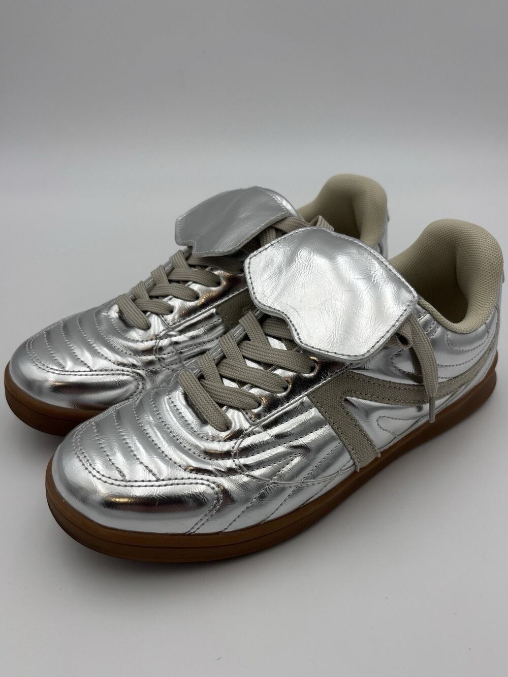 Cushionaire Astro Retro Sneakers Silver Metallic Size 8.5 M Soft Step